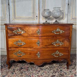 Commode Louis XV  Galbée En Noyer Blond 18 Eme Siècle 