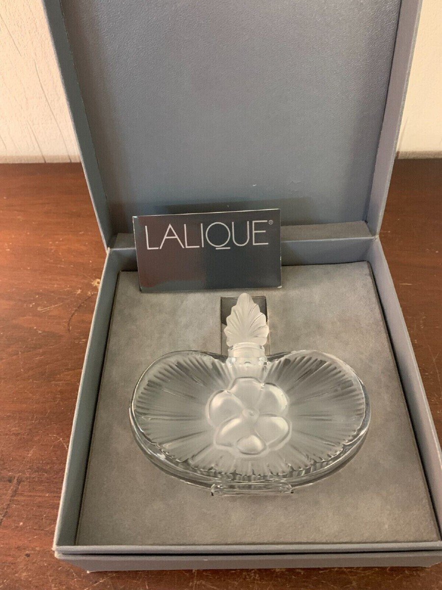 FLACON A PARFUM LALIQUE