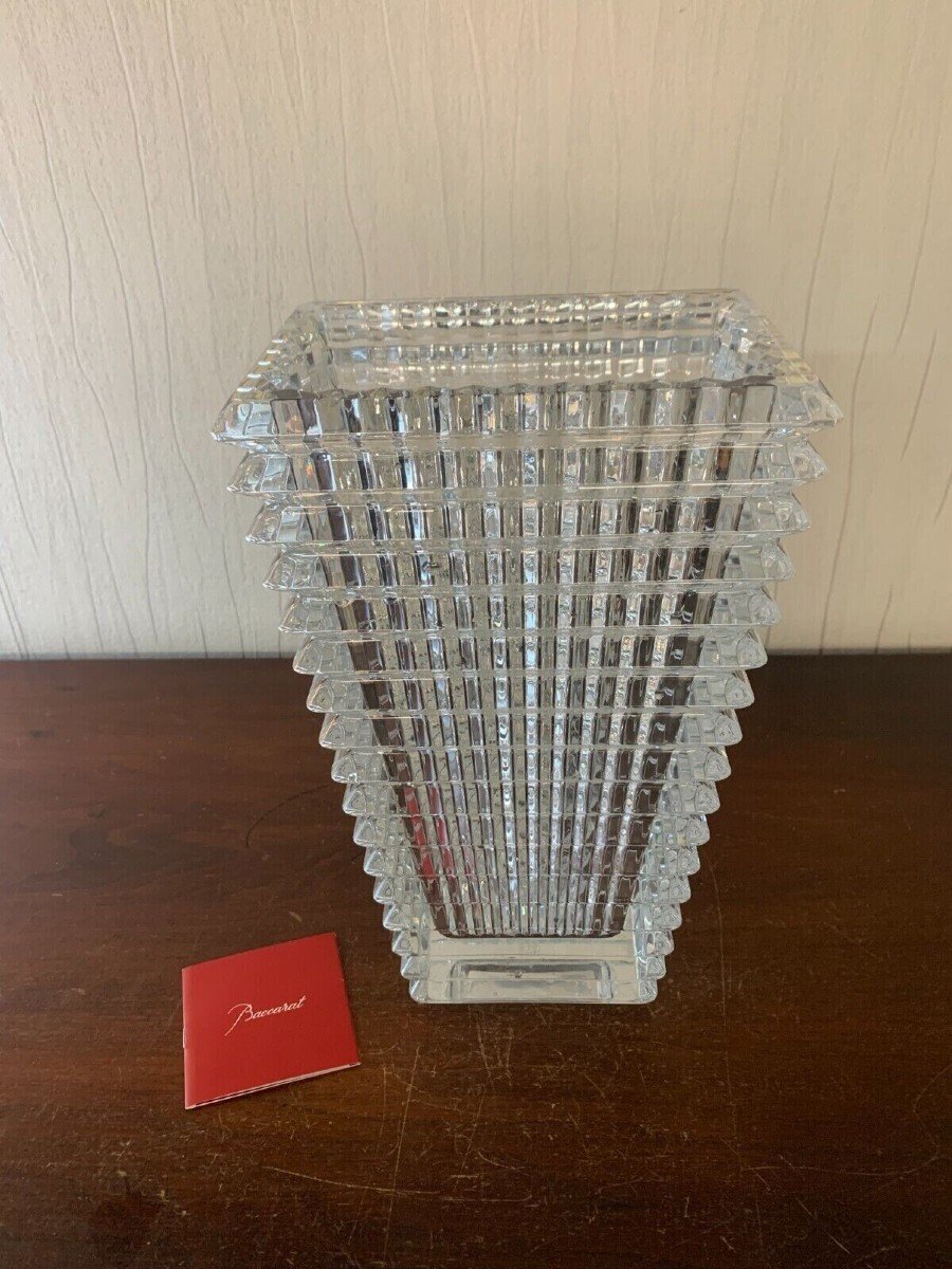 Baccarat Clear Eye Vase