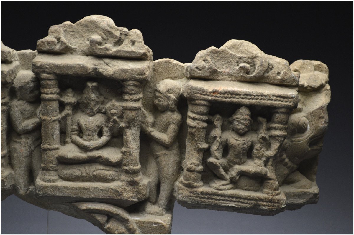 Inde, VIIIème - Xème siècle après J. -C., Fragment de stèle en grès représentant la Trinité hindoue: Ganesh - Shiva - Parvati-photo-3