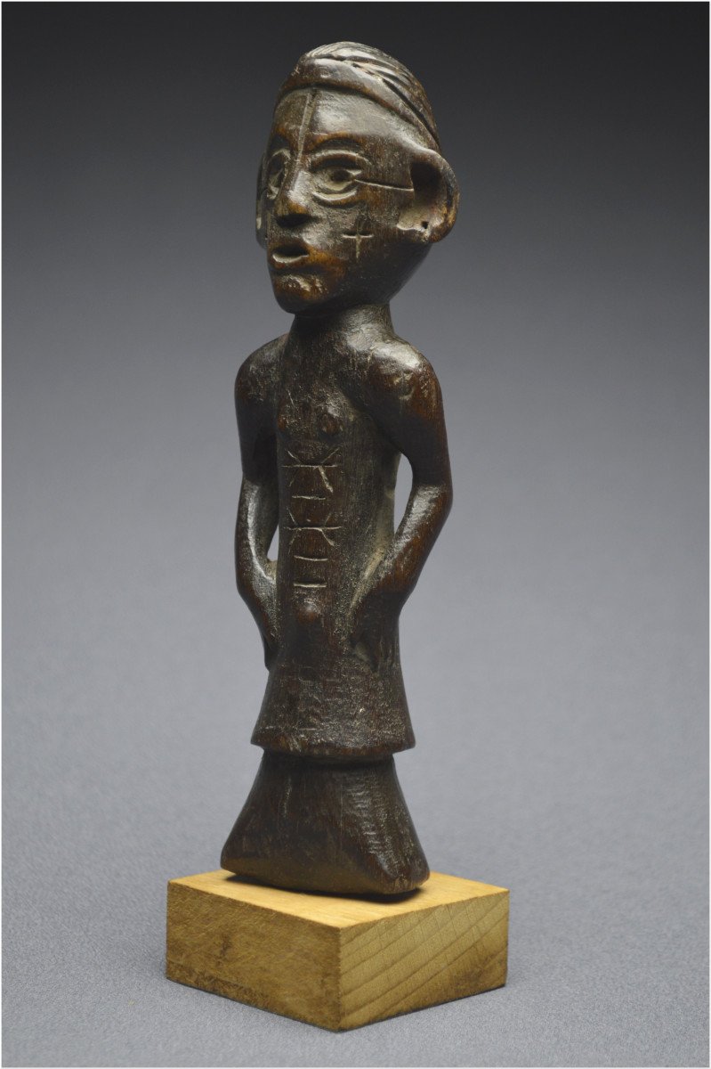 République Démocratique du Congo (ex Zaïre), Peuple Tabwa, Milieu du XXème siècle, Ancienne statuette anthropomorphe à patine brillante-photo-4