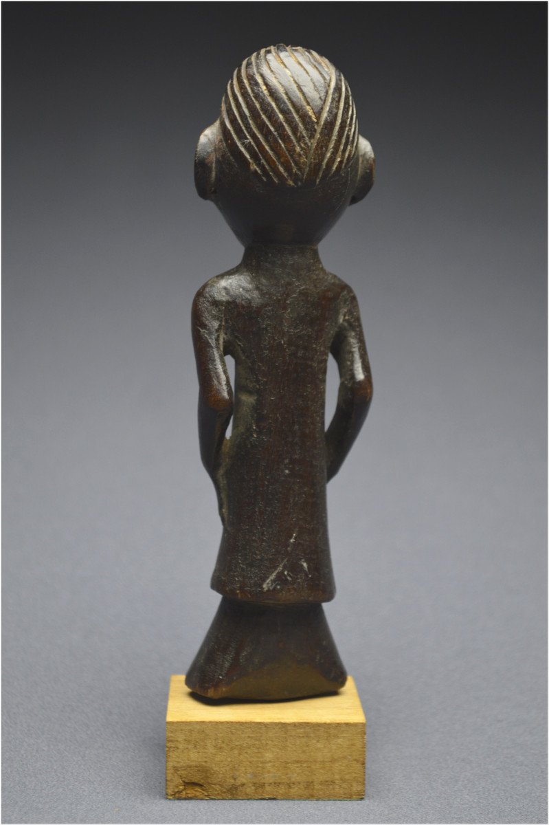 République Démocratique du Congo (ex Zaïre), Peuple Tabwa, Milieu du XXème siècle, Ancienne statuette anthropomorphe à patine brillante-photo-2