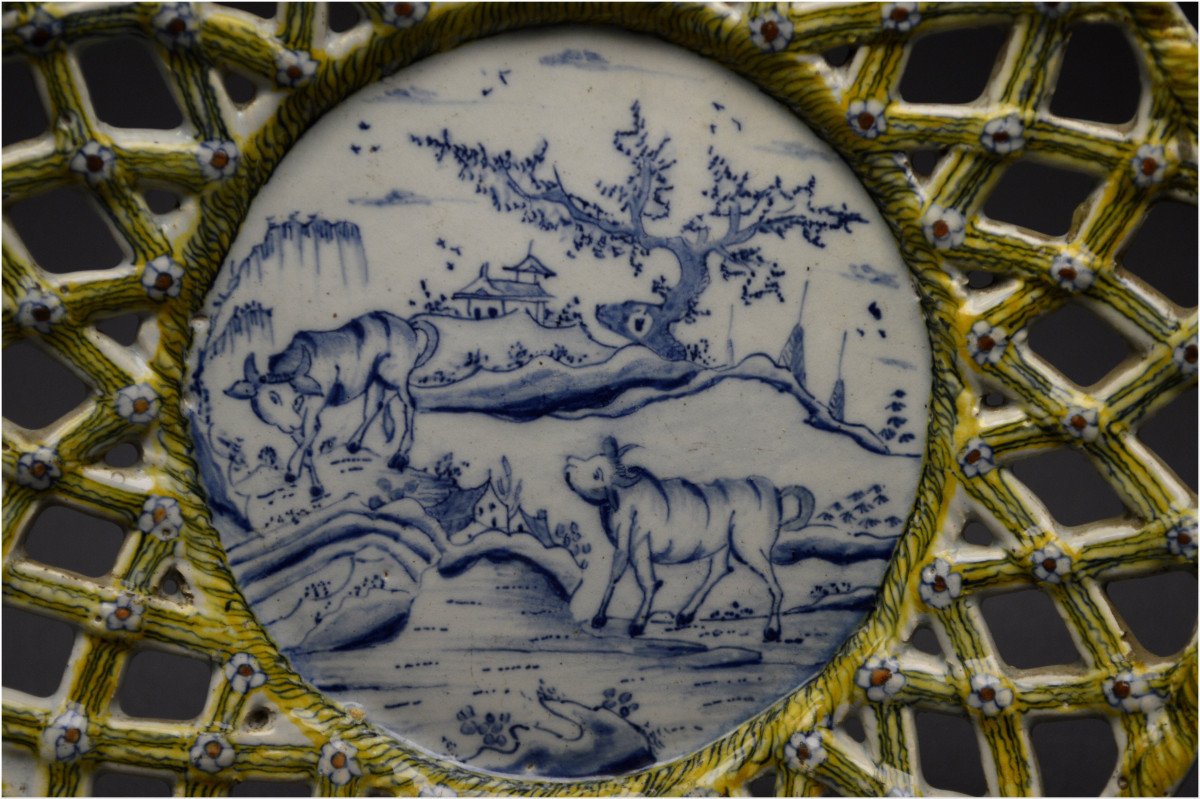 Germany, 18th Century, Openwork Dish In Polychrome Earthenware Decorated With Bucolic Scene And Flowers-photo-2