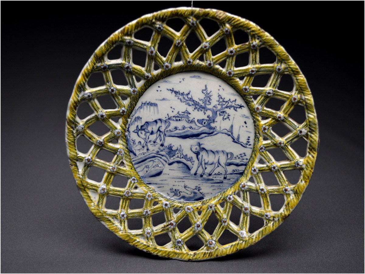 Germany, 18th Century, Openwork Dish In Polychrome Earthenware Decorated With Bucolic Scene And Flowers