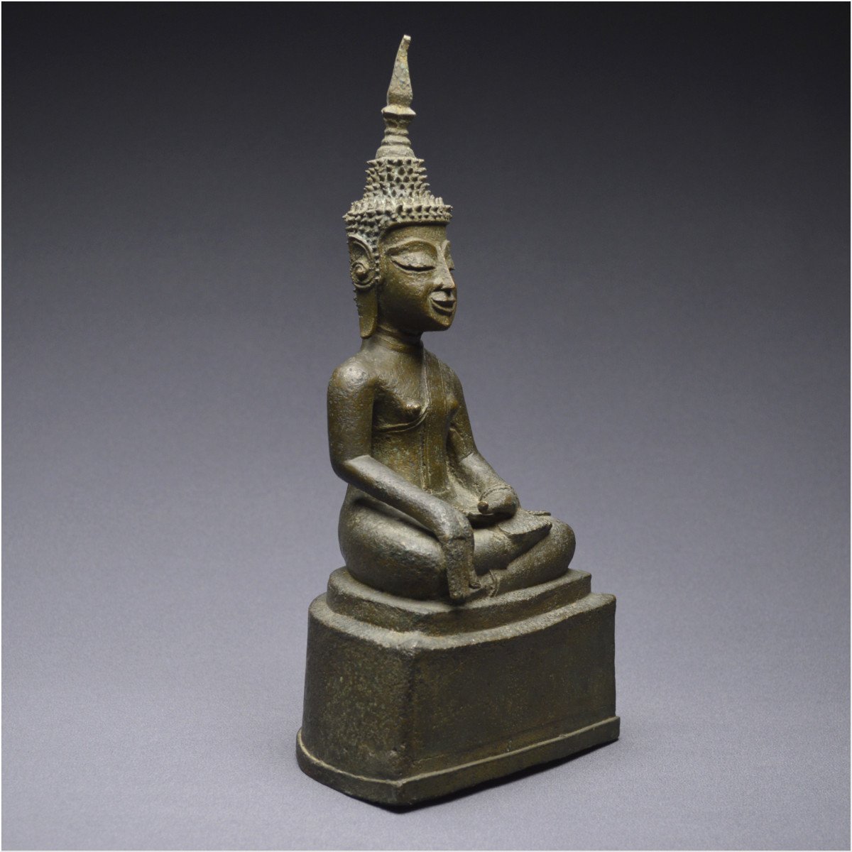 Laos, XVIIIème-XIXème siècle, Bouddha Maravijaya en bronze à patine verte-photo-2