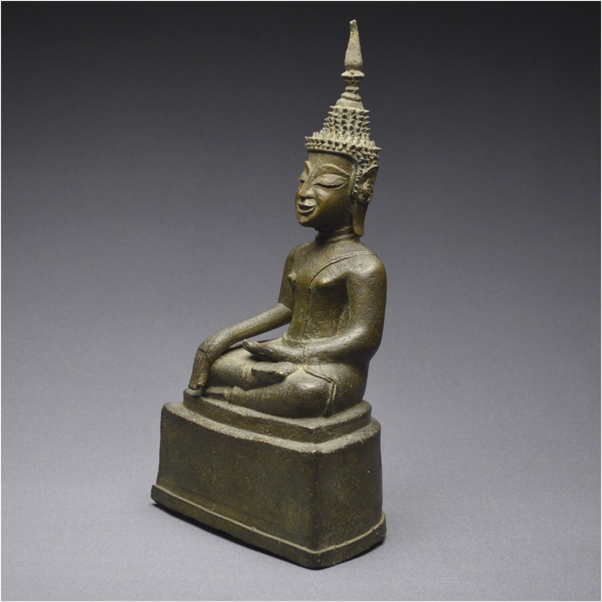 Laos, XVIIIème-XIXème siècle, Bouddha Maravijaya en bronze à patine verte-photo-3