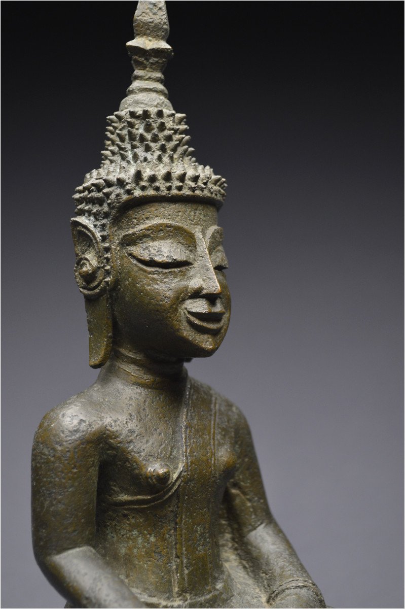 Laos, XVIIIème-XIXème siècle, Bouddha Maravijaya en bronze à patine verte-photo-4