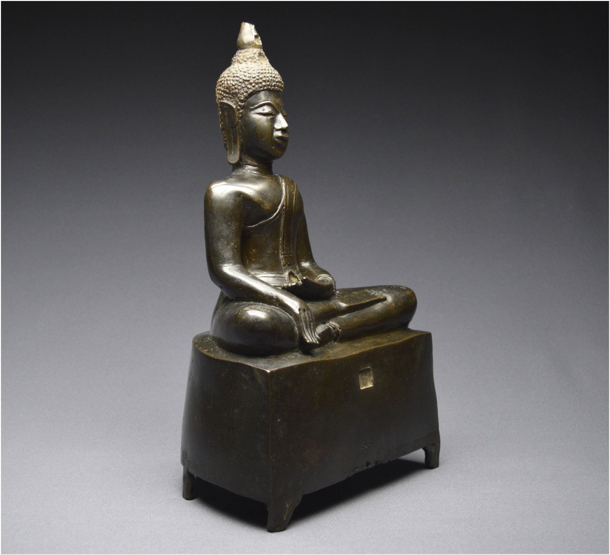 Cambodge, XIXème siècle, Imposant Bouddha Maravijaya en bronze à patine sombre-photo-2