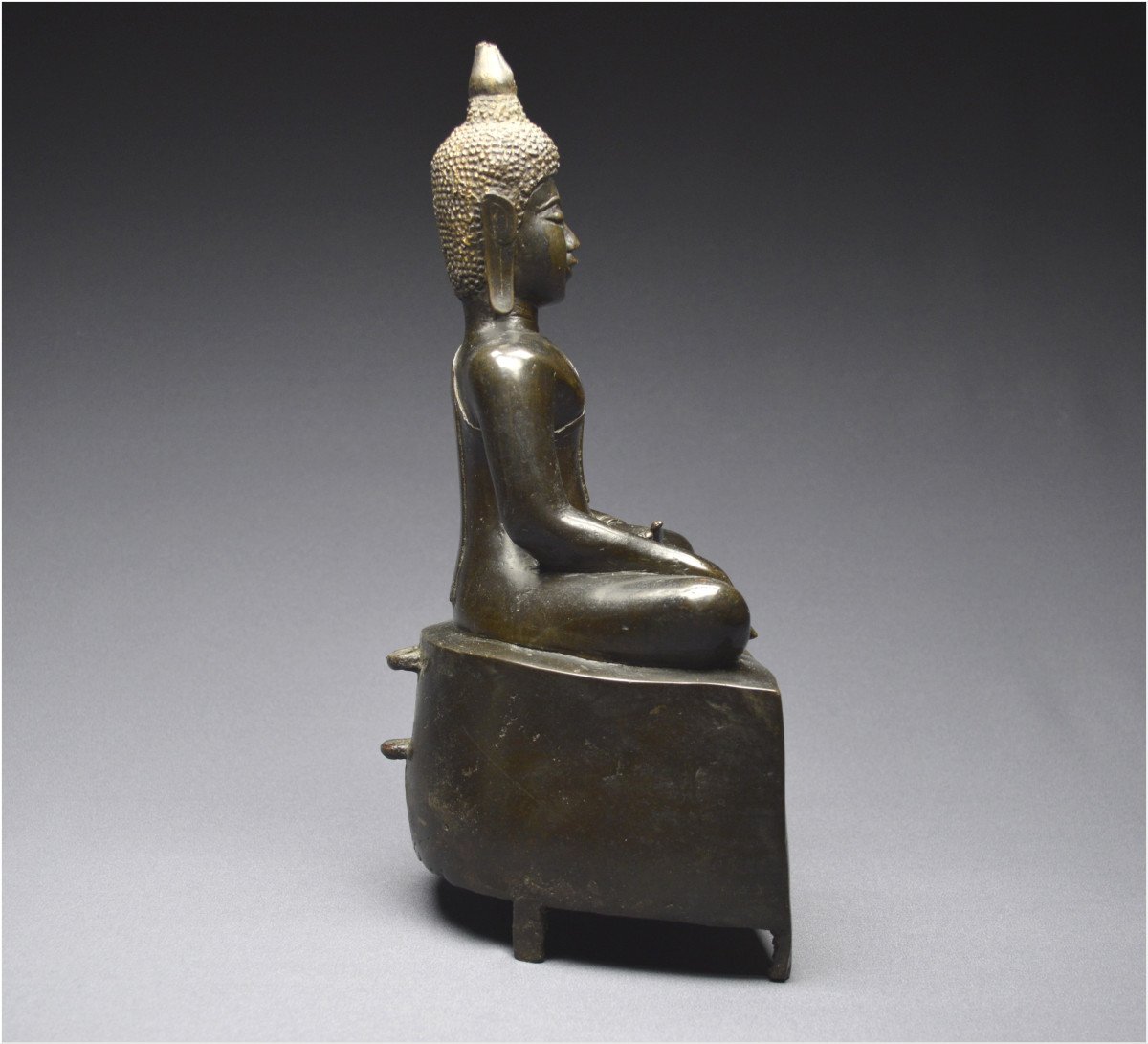 Cambodge, XIXème siècle, Imposant Bouddha Maravijaya en bronze à patine sombre-photo-4