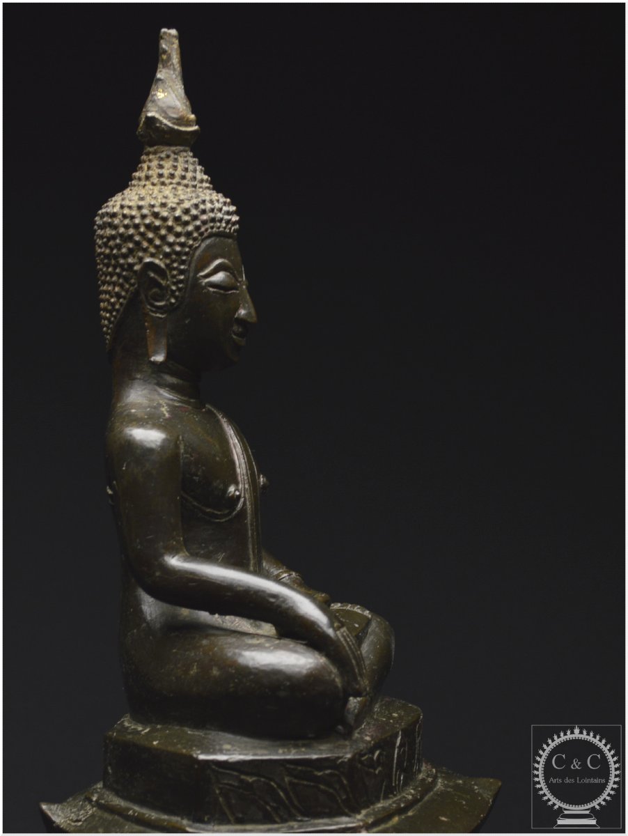 Laos, XVIIème - XVIIIème siècle, Important Bouddha Maravijaya en bronze massif à patine brune-photo-4