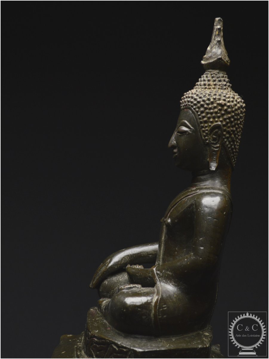 Laos, XVIIème - XVIIIème siècle, Important Bouddha Maravijaya en bronze massif à patine brune-photo-5