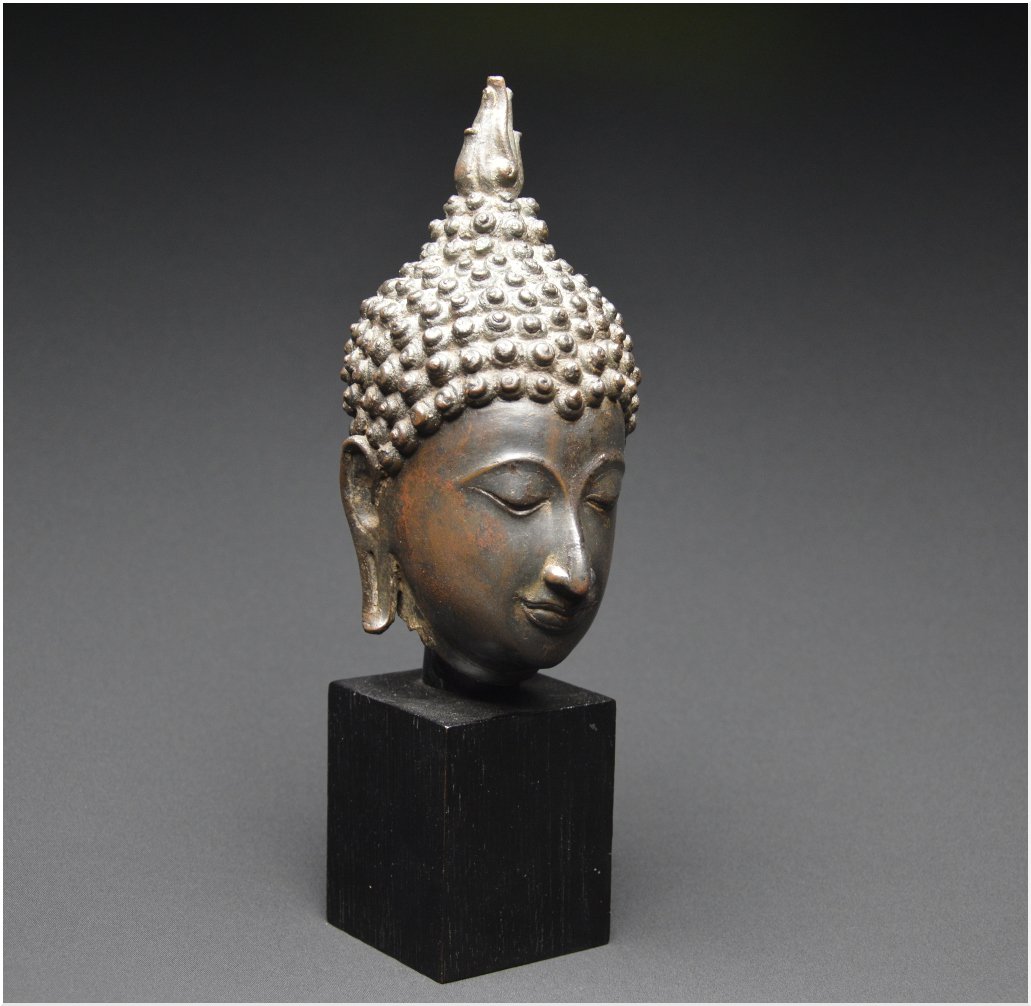 Ancien royaume du Siam / XVIIème siècle / École de Sukhothaï / Tête de Bouddha en bronze