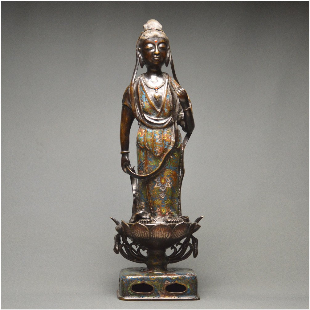 Japon, Fin de l'Ère Meiji, Grande représentation de Kannon en bronze et émaux cloisonnés