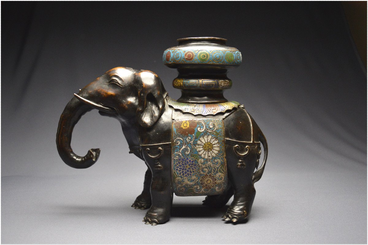 Japan, Meiji Era (1868 - 1912), Large Elephant-shaped Incense Burner In Bronze And Cloisonné Enamels-photo-2