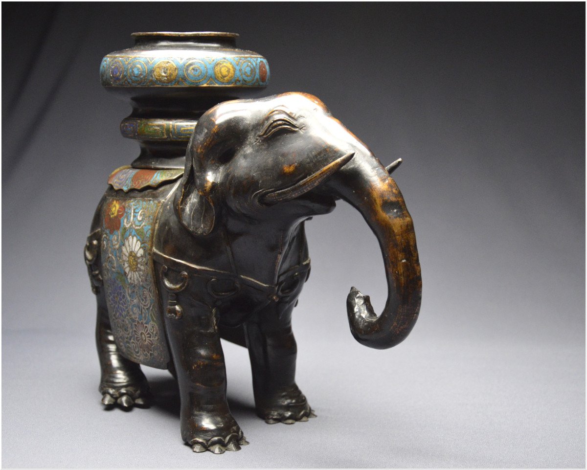 Japan, Meiji Era (1868 - 1912), Large Elephant-shaped Incense Burner In Bronze And Cloisonné Enamels-photo-3