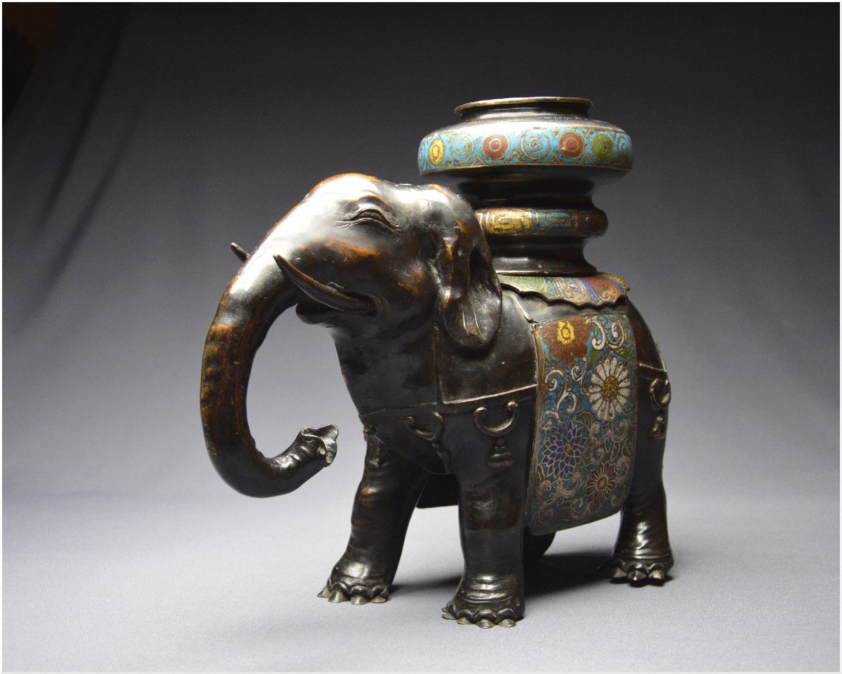 Japan, Meiji Era (1868 - 1912), Large Elephant-shaped Incense Burner In Bronze And Cloisonné Enamels-photo-4