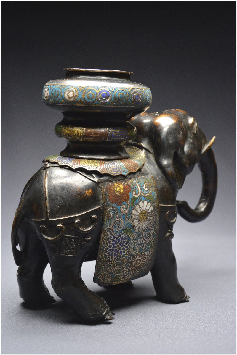 Japan, Meiji Era (1868 - 1912), Large Elephant-shaped Incense Burner In Bronze And Cloisonné Enamels-photo-1