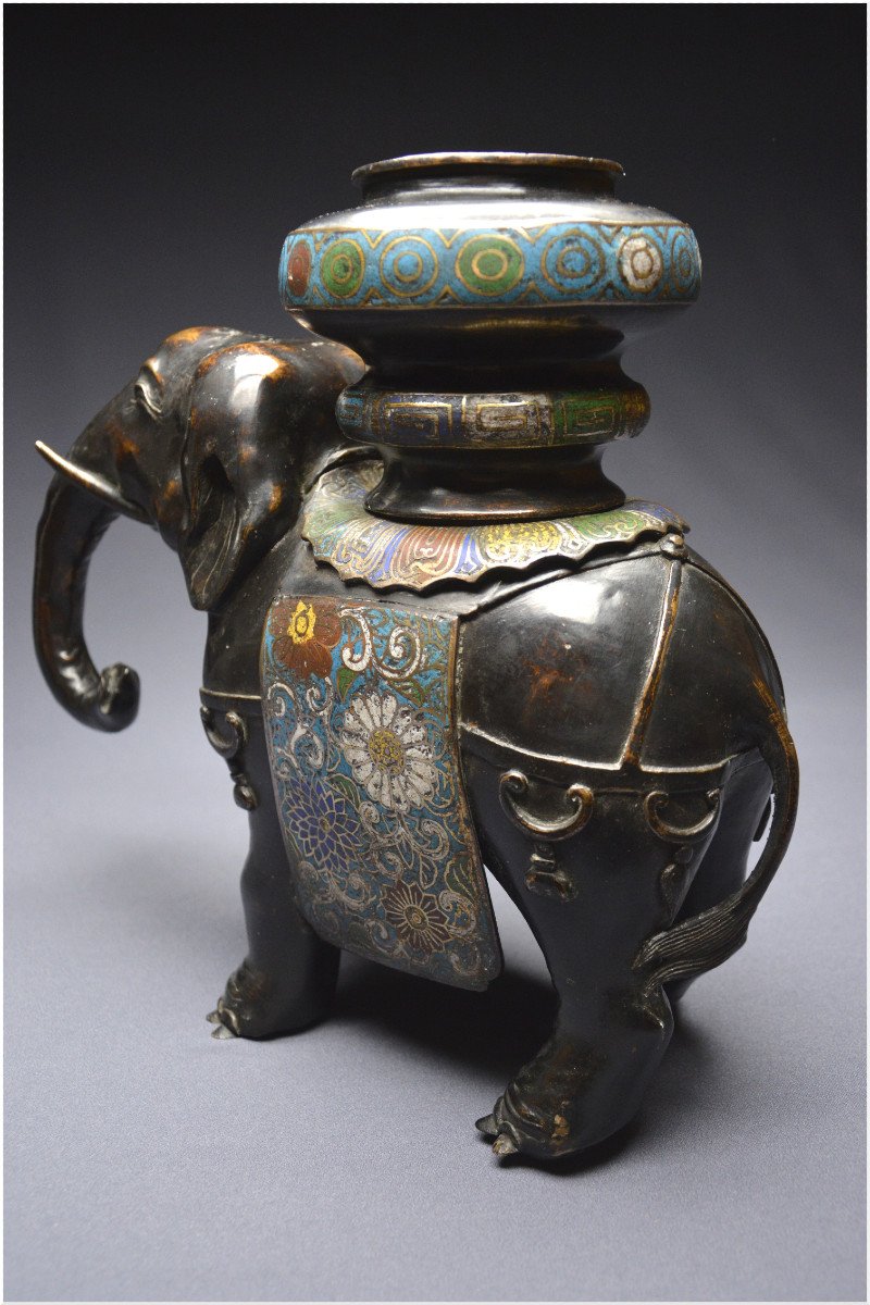 Japan, Meiji Era (1868 - 1912), Large Elephant-shaped Incense Burner In Bronze And Cloisonné Enamels-photo-2