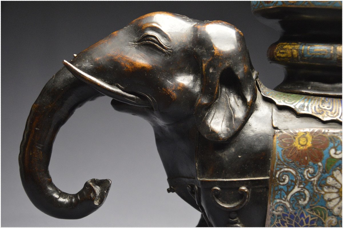 Japan, Meiji Era (1868 - 1912), Large Elephant-shaped Incense Burner In Bronze And Cloisonné Enamels-photo-3