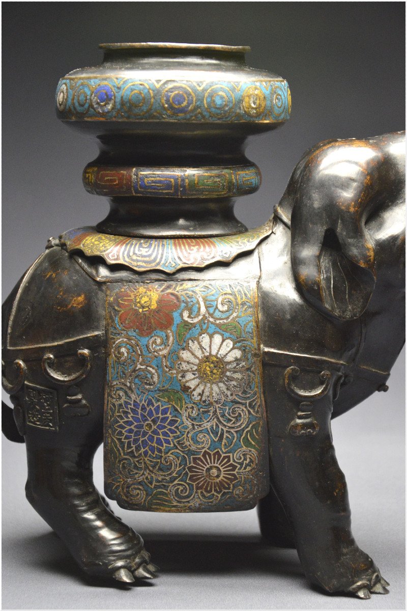 Japan, Meiji Era (1868 - 1912), Large Elephant-shaped Incense Burner In Bronze And Cloisonné Enamels-photo-5