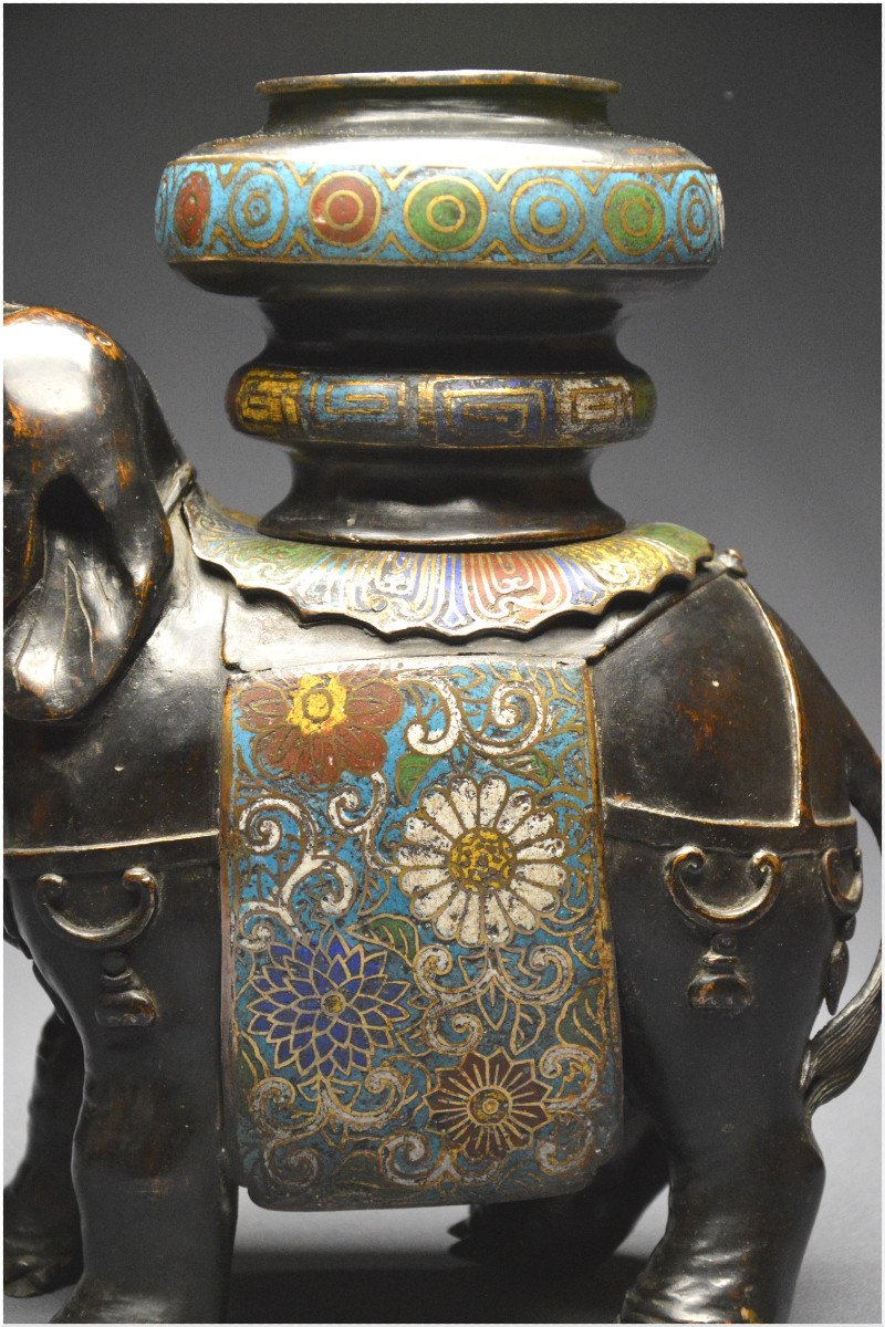 Japan, Meiji Era (1868 - 1912), Large Elephant-shaped Incense Burner In Bronze And Cloisonné Enamels-photo-6