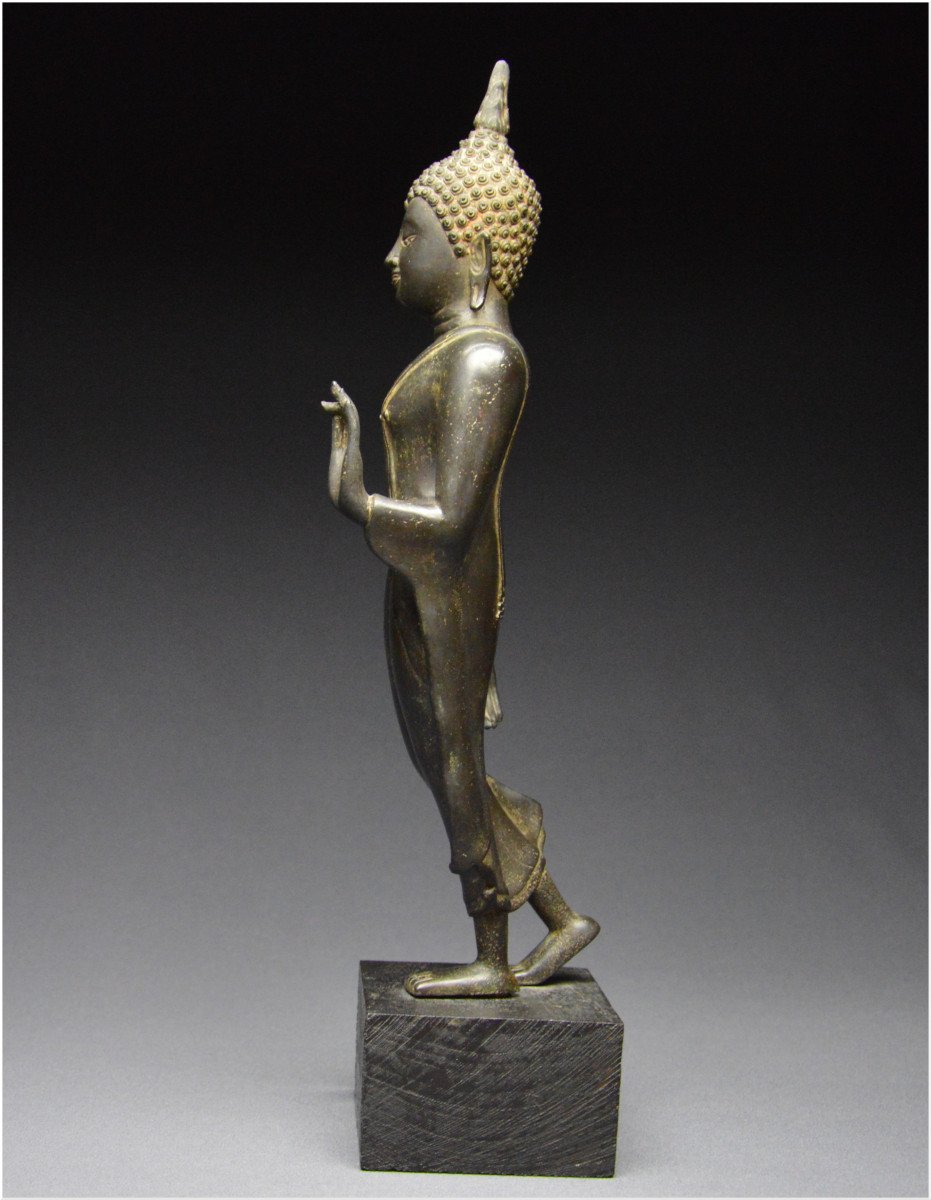Ancien Royaume de Siam, Fin XIXème - début XXème siècle, Représentation en bronze du Bouddha marchant-photo-1