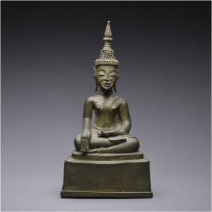 Laos, XVIIIème-XIXème siècle, Bouddha Maravijaya en bronze à patine verte