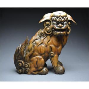 Japon, Époque Edo (1603 - 1867), Important lion gardien en bois avec traces anciennes de laque