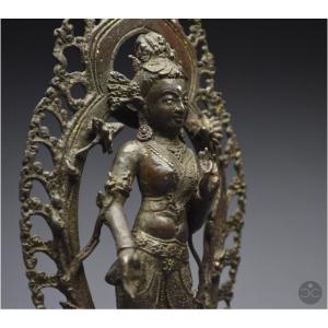 Tibet occidental, XVIème siècle, Représentation de Tara Blanche, Bronze et incrustations d'argent