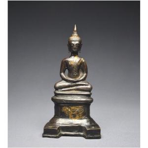 Ancien Royaume de Siam, XVIème - XVIIème siècle, Bouddha en bronze à patine sombre et traces de dorure