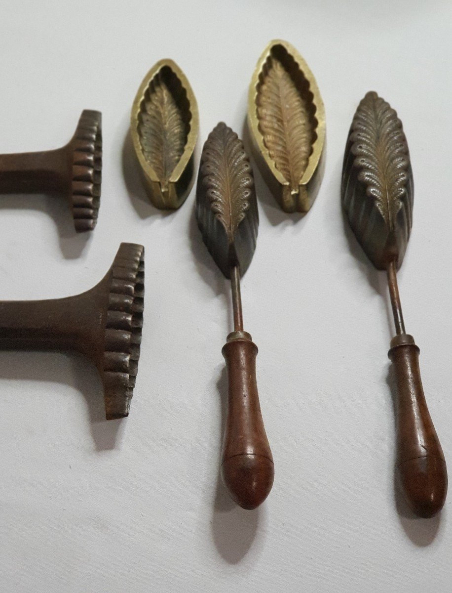 Rare Set Of Embossing Iron Tools, 19th Century And Cookie Cutter-photo-2