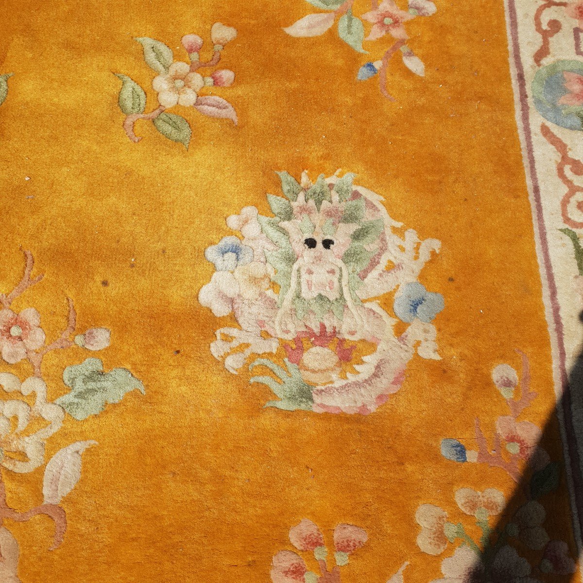 Important Chinese Wool Carpet, 20th. Decor Of Flowers And Dragons-photo-4