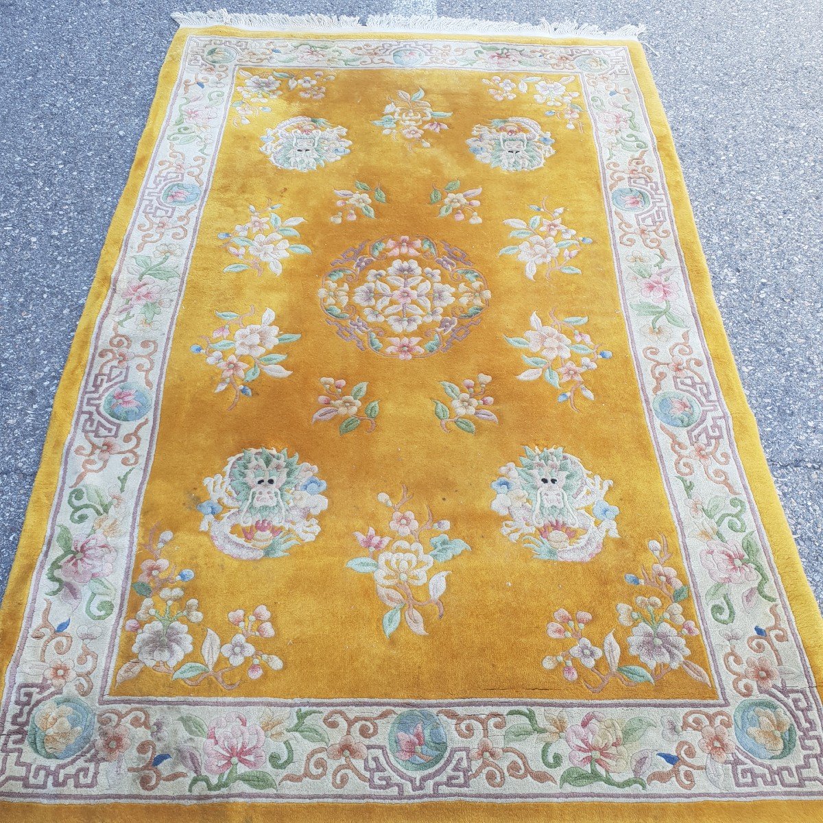 Important Chinese Wool Carpet, 20th. Decor Of Flowers And Dragons-photo-2