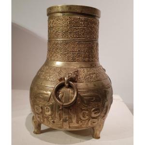 Archaisant Bronze Vase China Circa 1900.