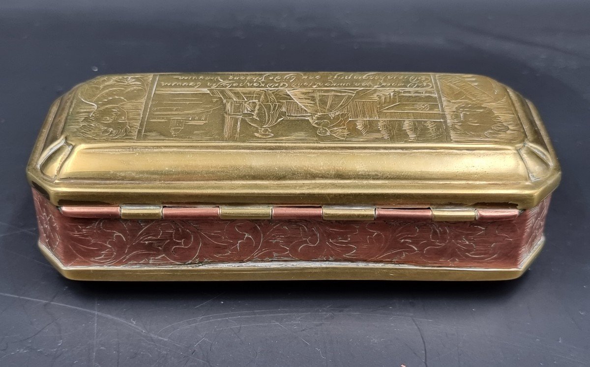 Snuff Box In Brass And Copper Engraved With Characters From The Eighteenth Century Holland-photo-3