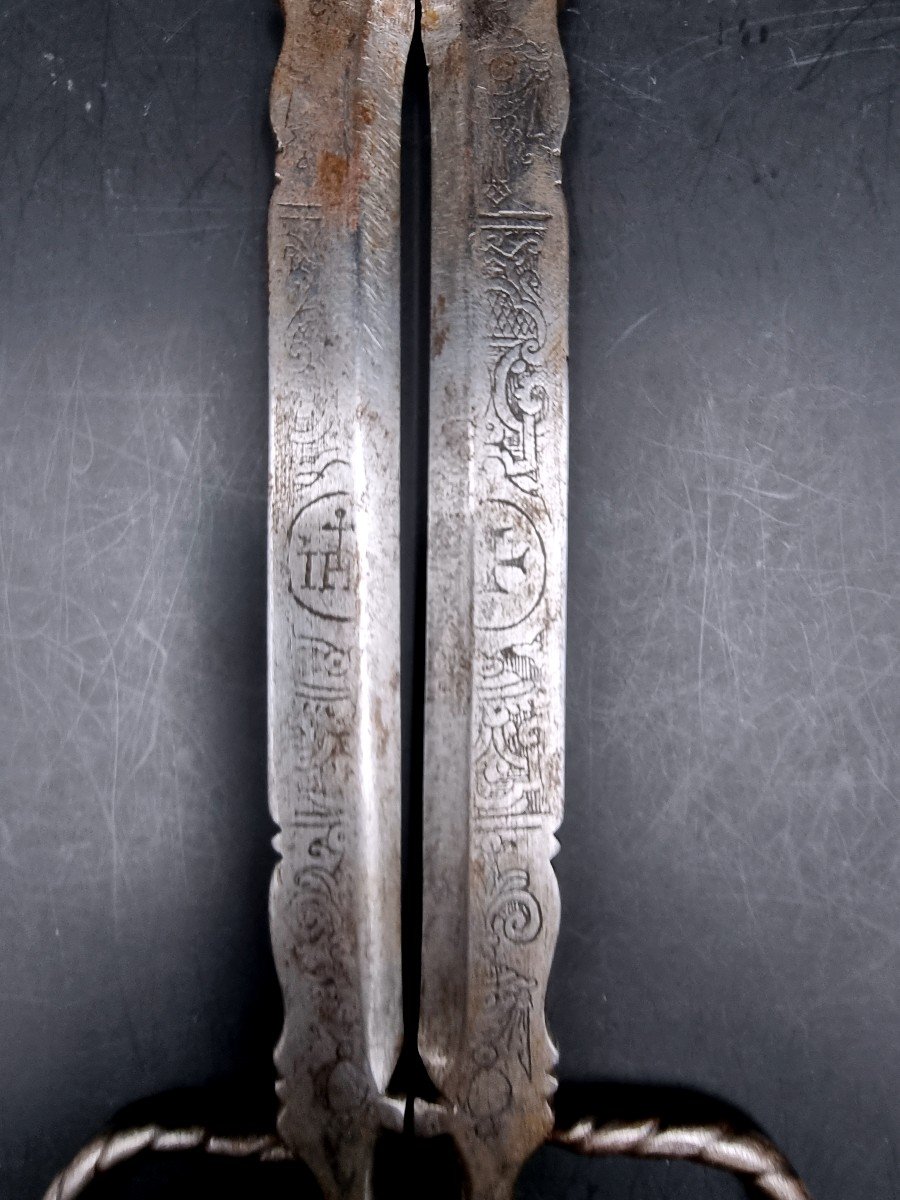 Pair Of Sugar Scissors 17th Century Engraved With An Ihs Monogram-photo-3