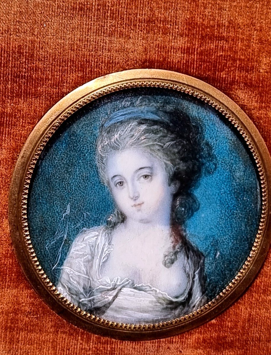 Miniature d'Une Jeune Femme XVIIIe Siècle Sur Fond Bleu époque Louis XVI