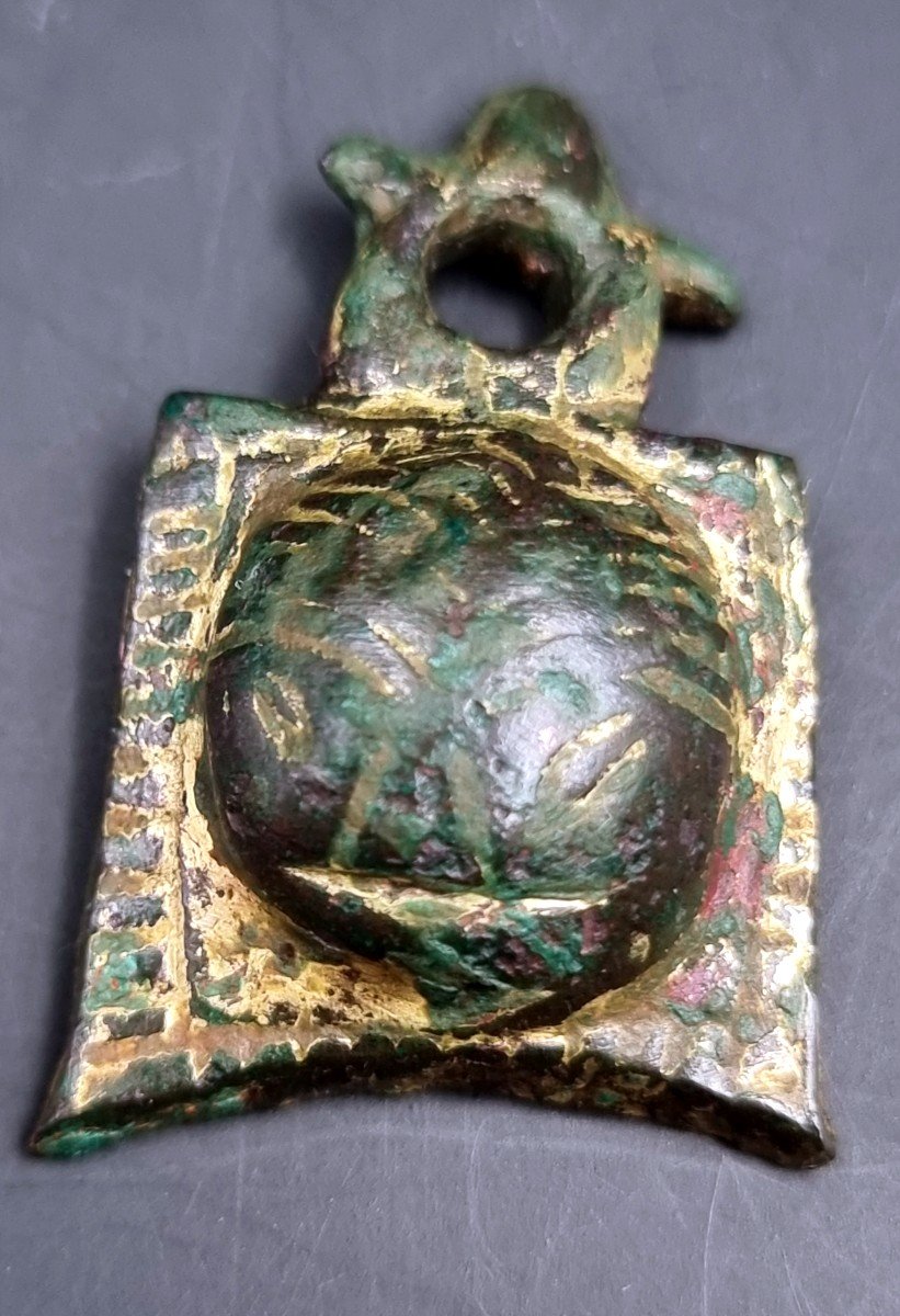 Human Head Pendant In Relief In Gilt Bronze 14th Century Middle Ages Medieval Period -photo-2