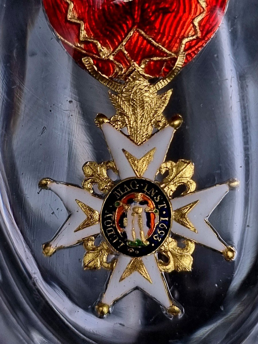 Crystal-ceramic Tumbler Decorated With A Medal From The Order Of Saint Louis -photo-3