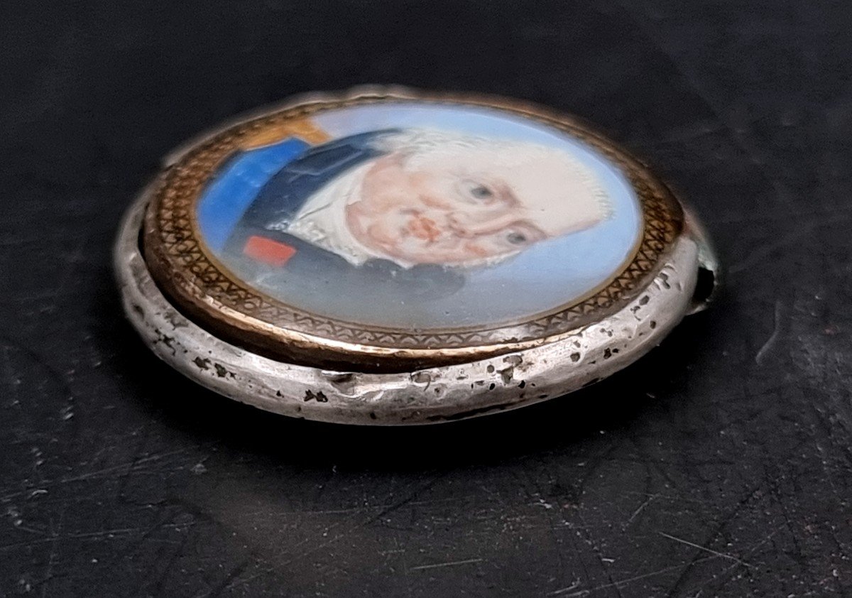 Miniature Of The King Of France Louis XVIII In A Silver Button With The Arms Of France-photo-3