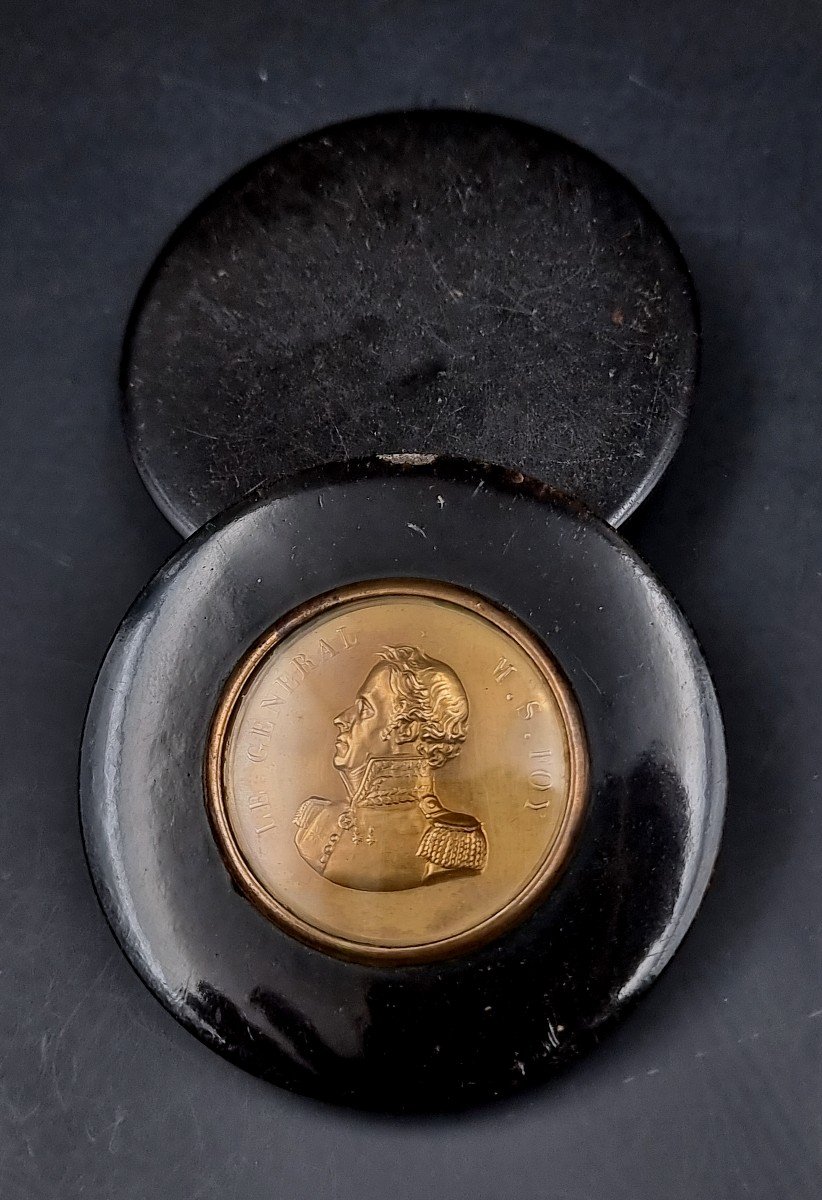 Circular Snuff Box Representing General Ms Foy -photo-2