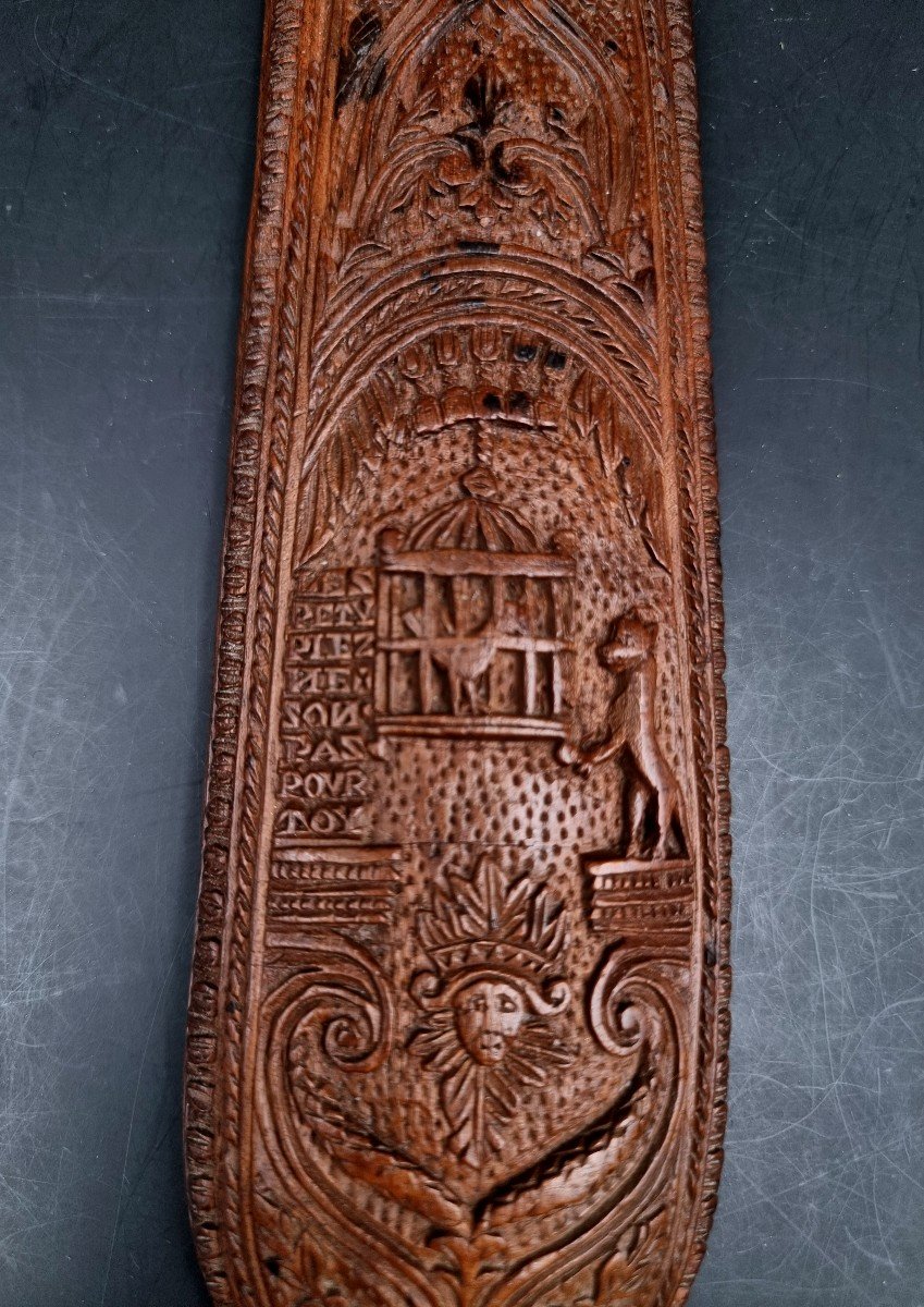 Tobacco Grater In Carved Wood With Scrolls, A Scene With A Fox And A Bird In A Cage -photo-2