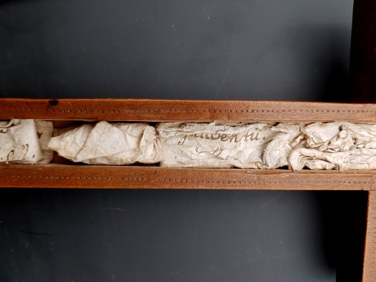 crucifix reliquaire en bois sculpté avec une "cache" pour les relique à l'arrière vierge, Dieu -photo-2