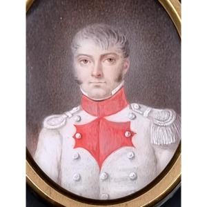 Miniature d'Un Officier Français  Premier Empire En Uniforme Militaire Blanc Et Rouge Napoléon