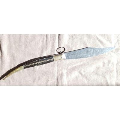 Très Grand Couteau Pliant  Type Navaja En Corne Et Laiton Lame Gravée  Longueur 58.5 Cm Ouvert 