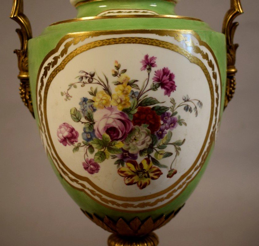 Vase En Porcelaine Et Bronze Doré-photo-1
