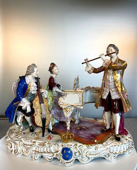 Majestueuse Groupe En Porcelaine -photo-7