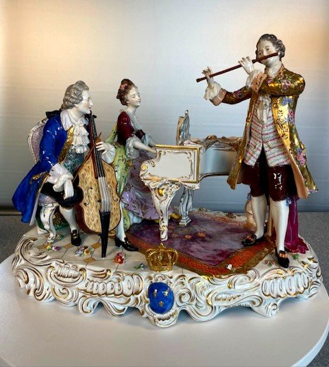 Majestueuse Groupe En Porcelaine 