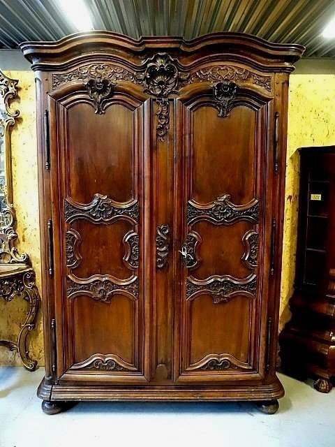 Lyonnaise Wardrobe