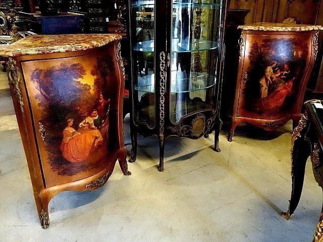 Pair Of Vernis Martin Corner Cabinets -photo-2